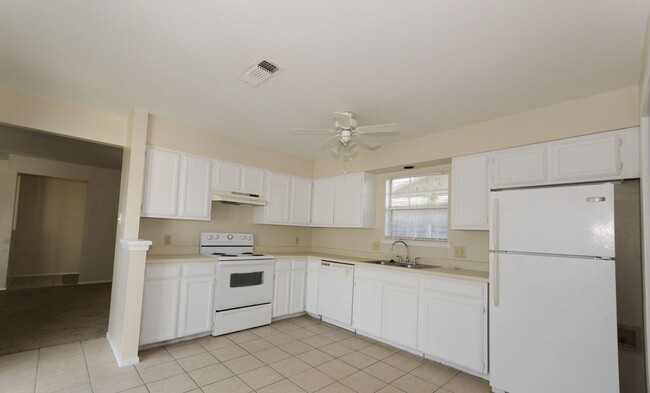 Foto del edificio - Cozy and clean 3 bedroom 2 bath townhouse!