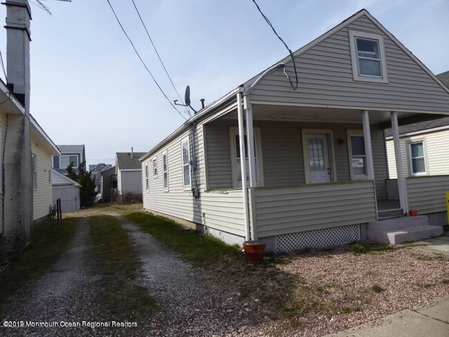 Building Photo - 217 2nd Ave