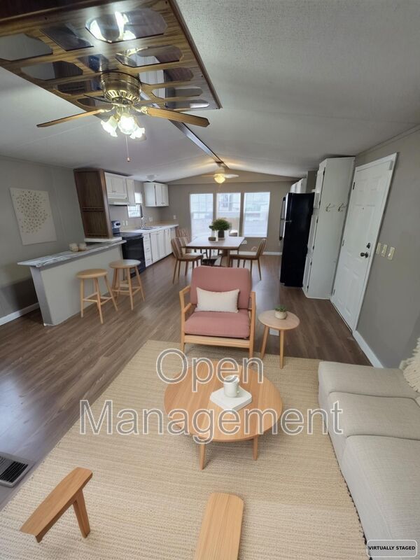 Building Photo - 16 English Village Park