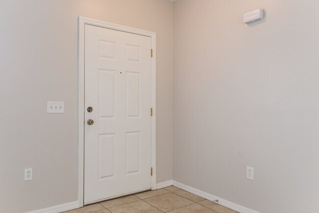 Building Photo - 1009 Dudley Dr