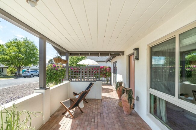 Foto del edificio - 4820 E Indianola Ave