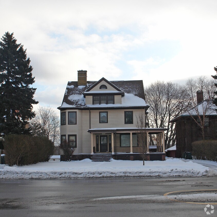 1080 Lake Ave, Rochester, NY 14613 Apartments in Rochester, NY