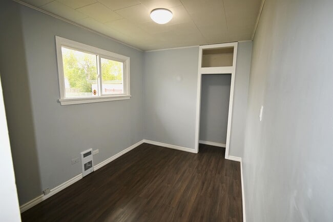 Building Photo - 1190 Cuddie Crescent