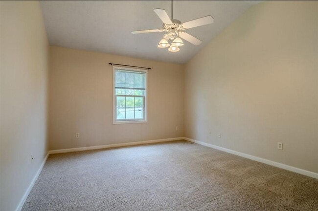 Building Photo - 1114 Doral Dr
