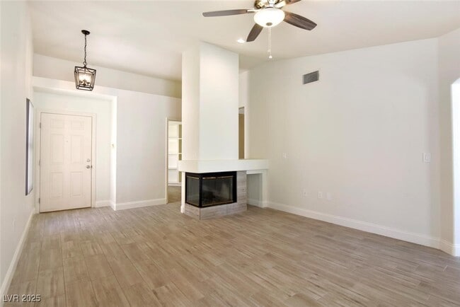 Foto del edificio - 2136 Sun Swept Way