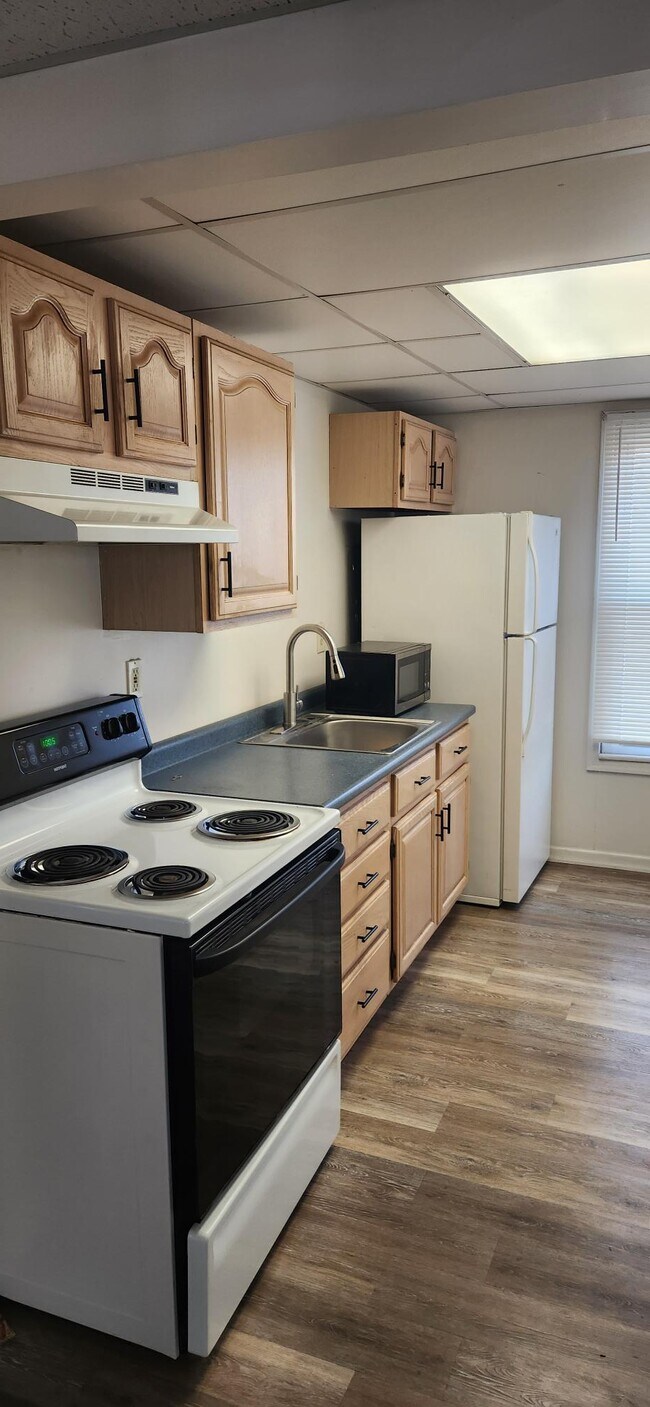 Building Photo - 201 Clay St