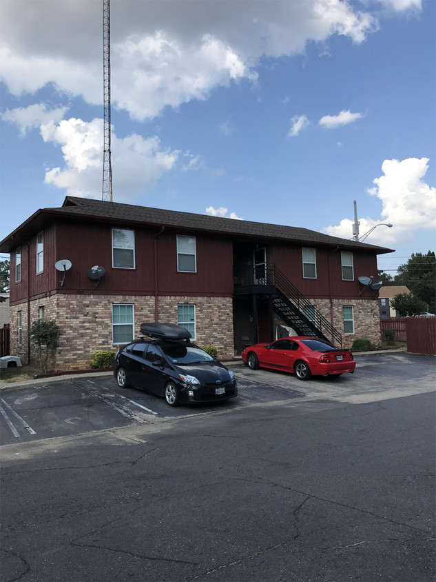 Primary Photo - 1301 Pierre St