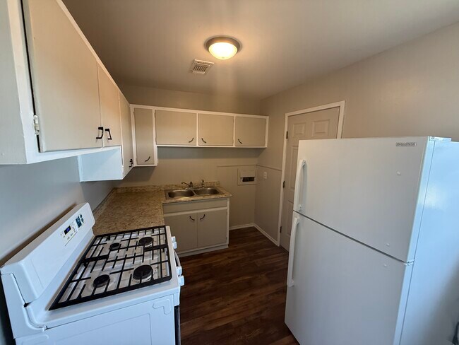 Foto del edificio - 1228 Darby Ave