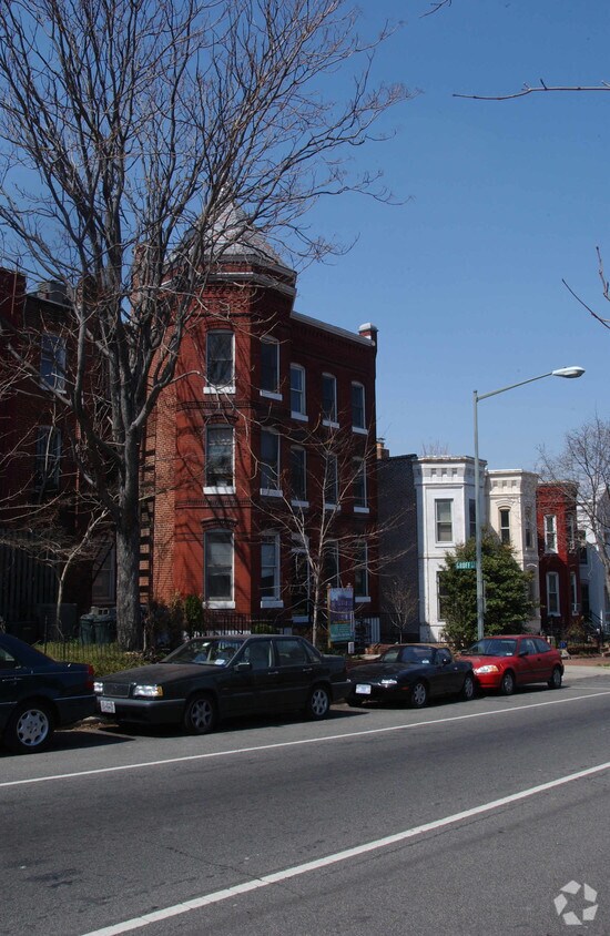 Building Photo - 516 4th St NE