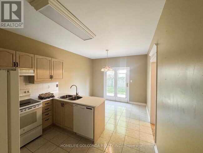 Building Photo - 440 Seneca Ct
