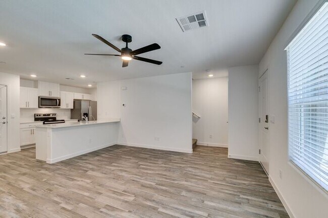 Building Photo - Beautiful New 3 Bed / 2.5 Bath Townhome 89178