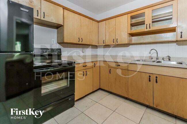 Building Photo - 3025 Robert Rd