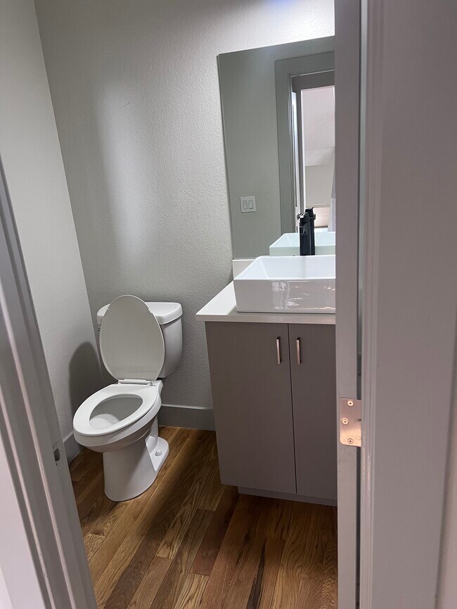 Foto del edificio - 1925 Hooker St