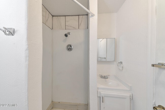 Building Photo - 909 S 35th Ave