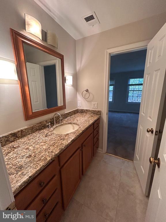 Foto del edificio - 2225 Lovedale Ln