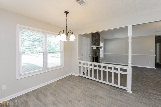 Building Photo - 2366 Pine Stream Ct