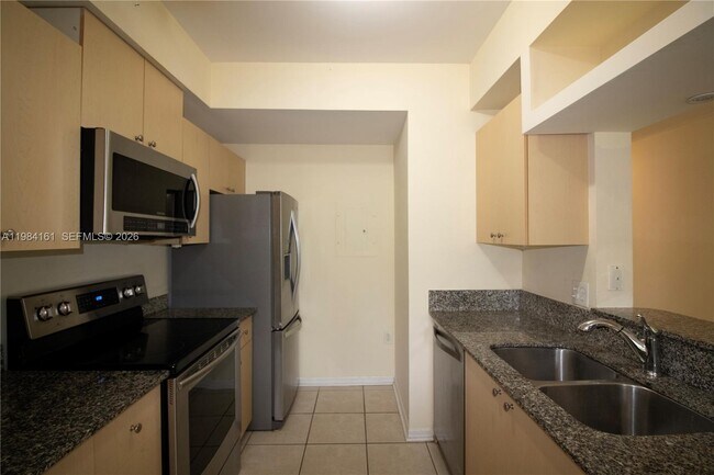 Foto del edificio - 2469 Centergate Dr