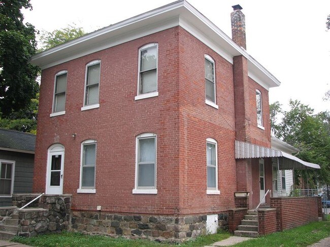 Building Photo - 210 Ferris St