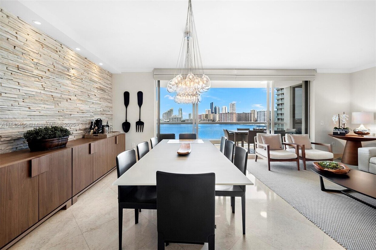 Foto principal - 6000 Island Blvd