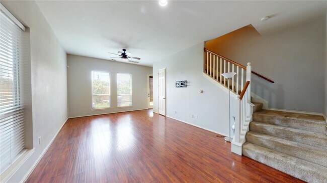 Foto del edificio - 7010 Plum Creek Terrace Ln