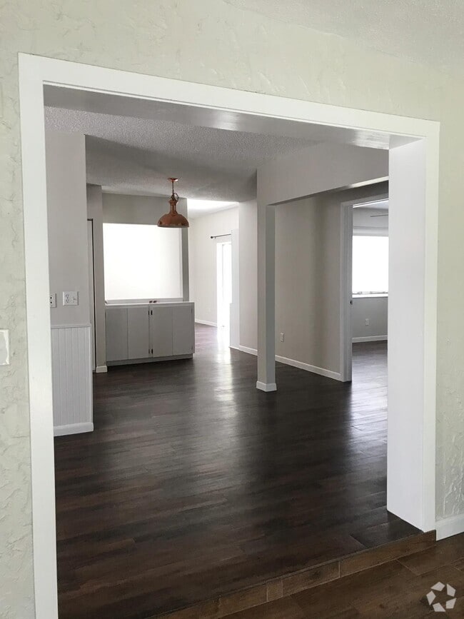 Building Photo - 433 San Jose Dr