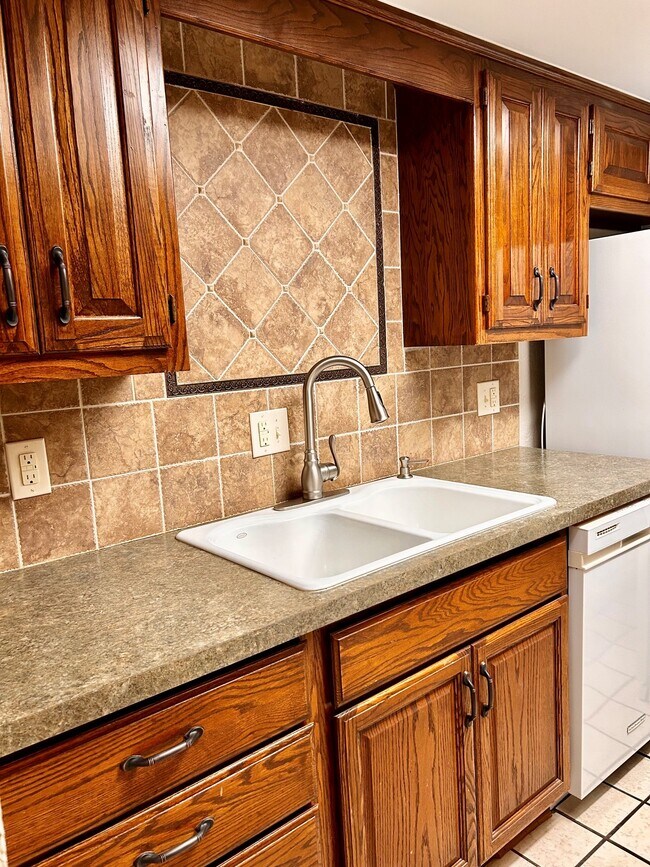 Foto del edificio - 11902 Shady Trail Ln