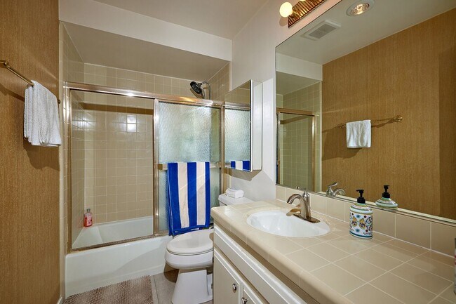 Foto del edificio - 2510 Torrey Pines Rd