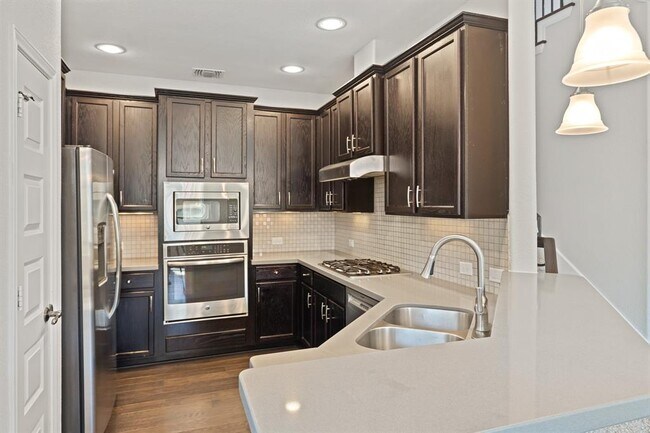 Foto del edificio - 506 Hummingbird Ln