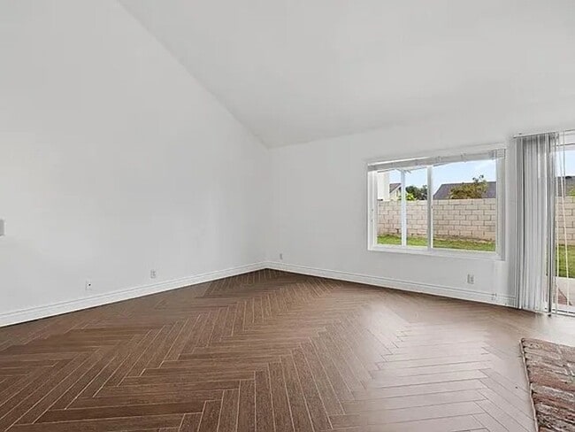 Building Photo - 27 Columbus