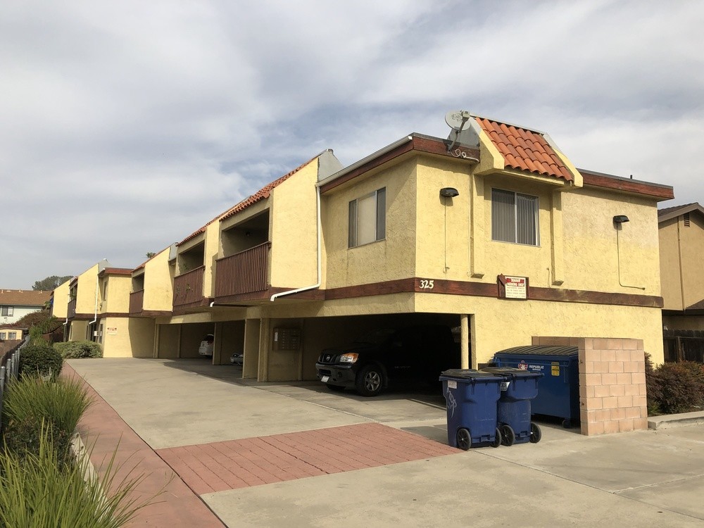 Primary Photo - Roosevelt Street Apartment Homes