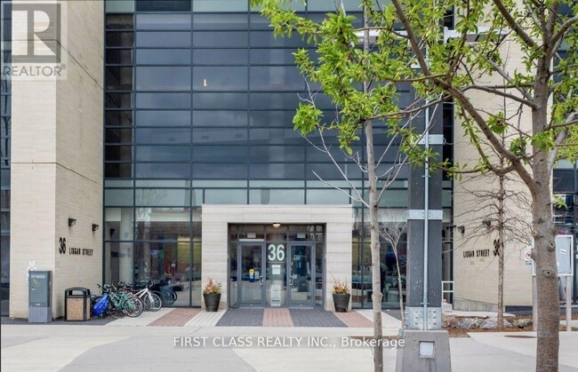 Building Photo - 36-LPH136 Lisgar St
