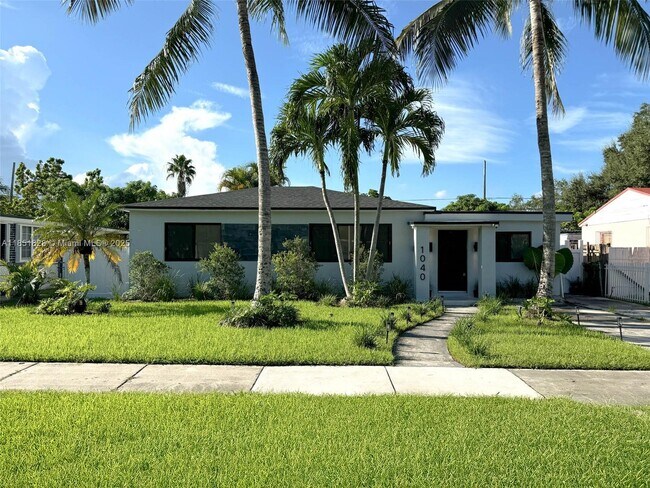 Foto del edificio - 1040 NE 143rd St