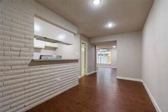 Building Photo - 11927 Beechnut St