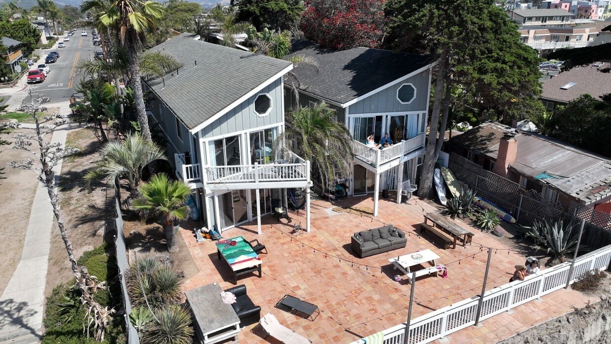 Building Photo - 6597 Del Playa Dr