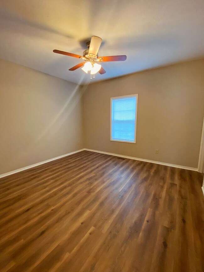 Foto del edificio - NEW 3bed 3bath house with a 2 car garage