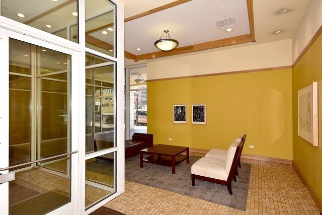 Foto del edificio - 7243 Madison St