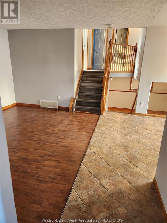Building Photo - 4061 Maple Leaf Crescent
