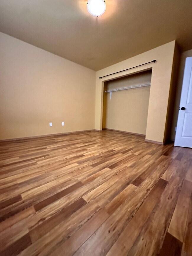 Building Photo - Gorgeous big PET FRIENDLY HOUSE