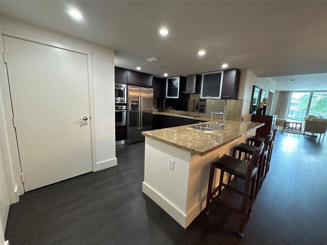 Foto del edificio - 9400 W Bay Harbor Dr