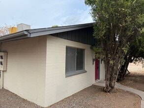 Building Photo - 3990 E Yuma Dr