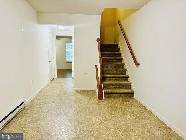 Building Photo - 184 Mapleton Dr
