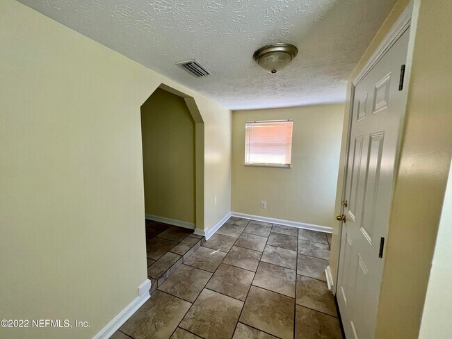 Foto del edificio - 1597 W 31st St