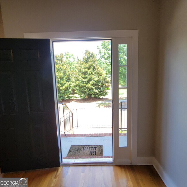 Building Photo - 1111 Surrey Ln