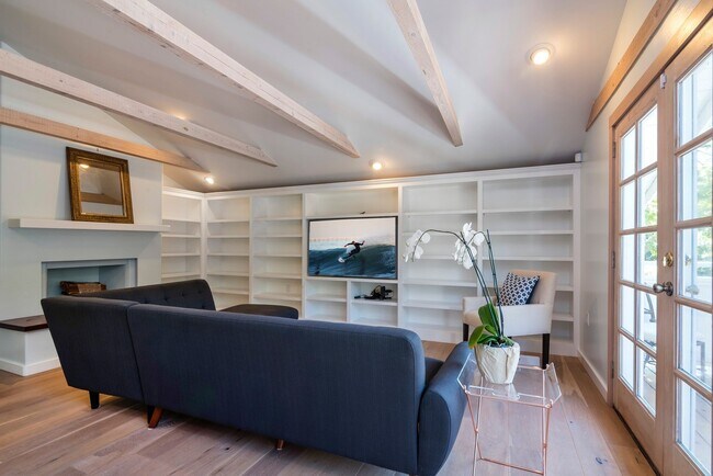 Building Photo - Serene & Elegant In Montecito!