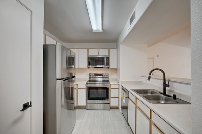 Building Photo - 2300 E Silverado Ranch Blvd