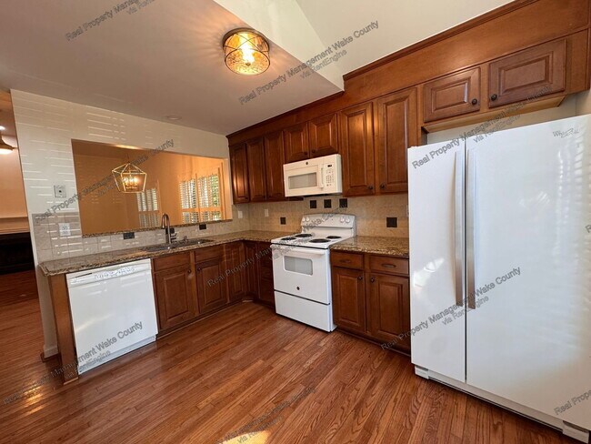 Building Photo - 100 Halsmer Ct