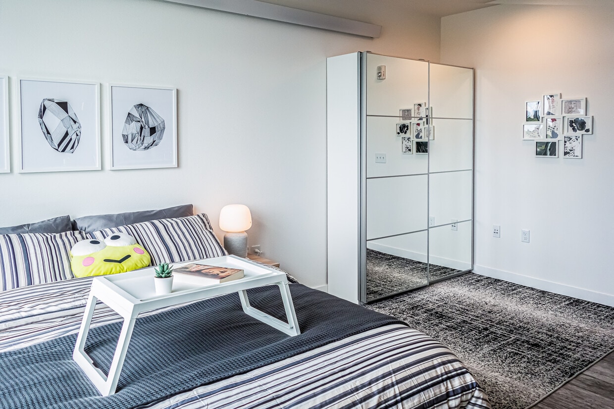 ORI ON THE AVE Apartments 5260 University Way NE Seattle, WA