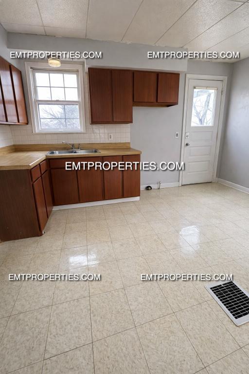 Building Photo - 2328 Homewood Dr