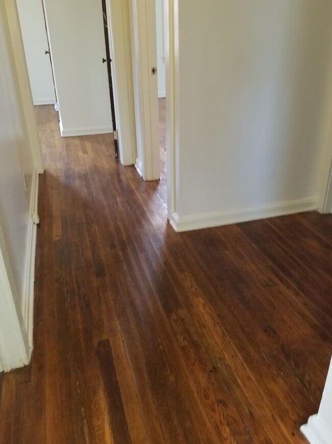 Building Photo - 3- Bedroom & 1- Bath