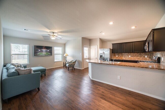 Foto del edificio - 14063 Lake Cres Dr